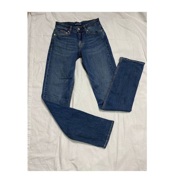 Calvin Klein Jeans Medium Wash Mid Rise Straight Leg Jeans Size 24 - Picture 1 of 6